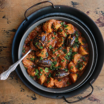 Aakha Ringan Bateta nu Shak   Gujarati Eggplant and Potato Curry - 69