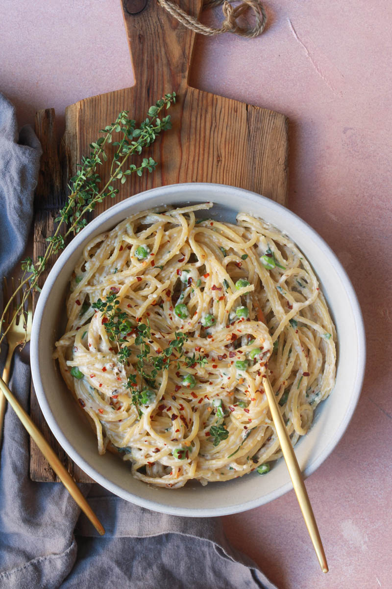 White Sauce Spaghetti - The Whisk Addict