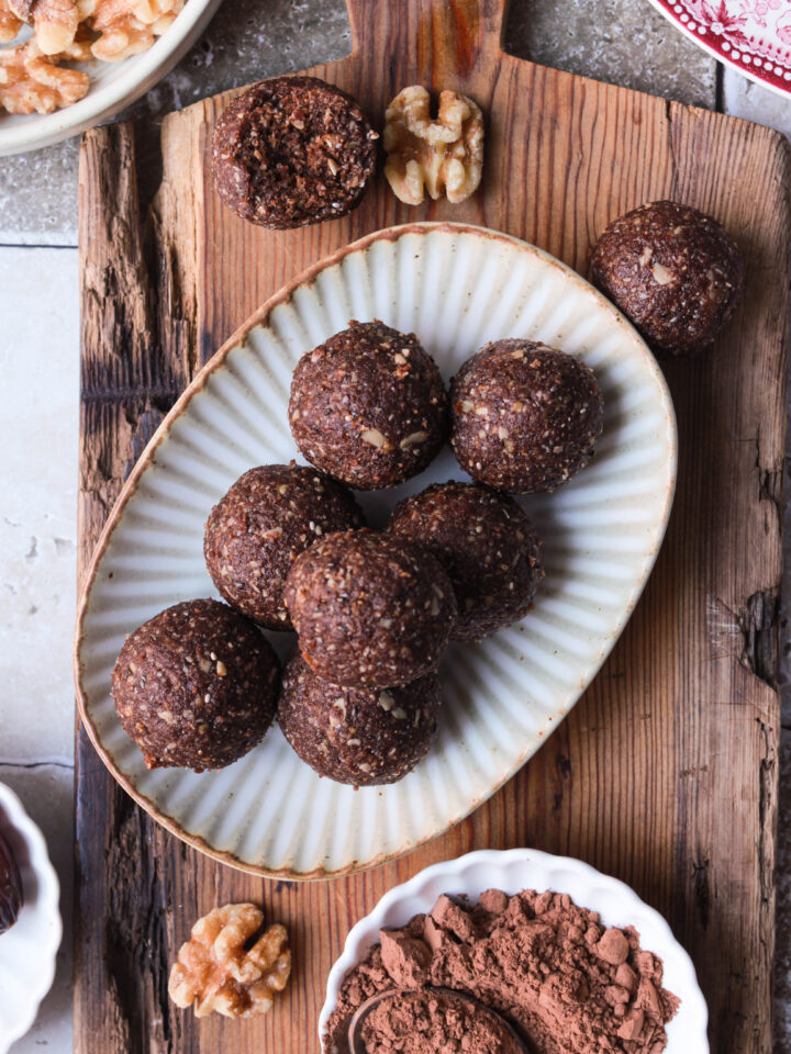 Walnuts and Oats Chocolate Truffles